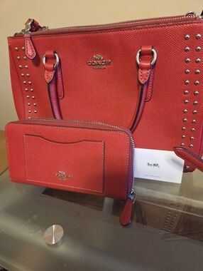 Coach F77910 Vintage Surrey Red Pebbled Leather Tote with Matching Zip Wallet